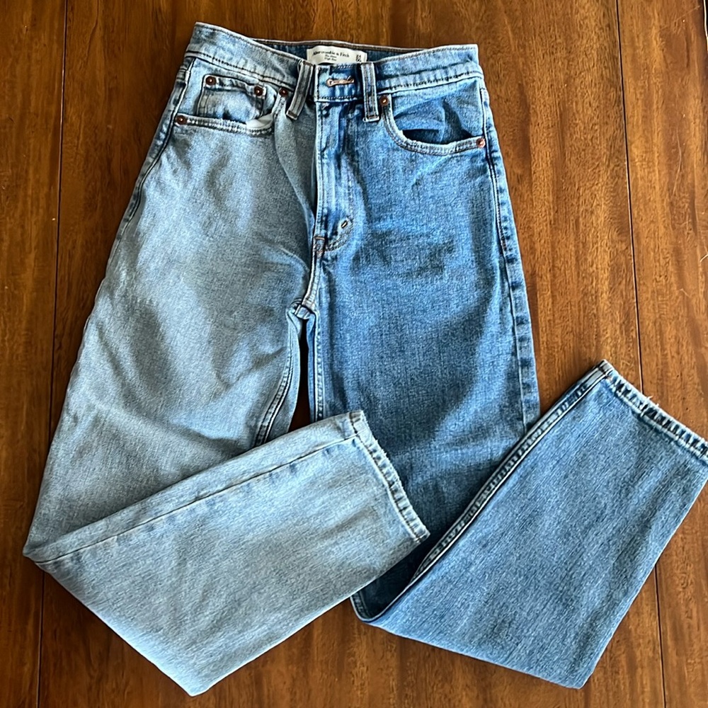 Abercrombie & Fitch : The Mom High Rise jeans size 24/00 R